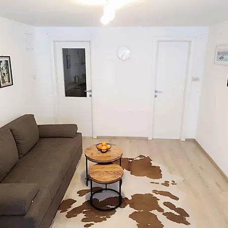 In Okrug Gornji 6132 *