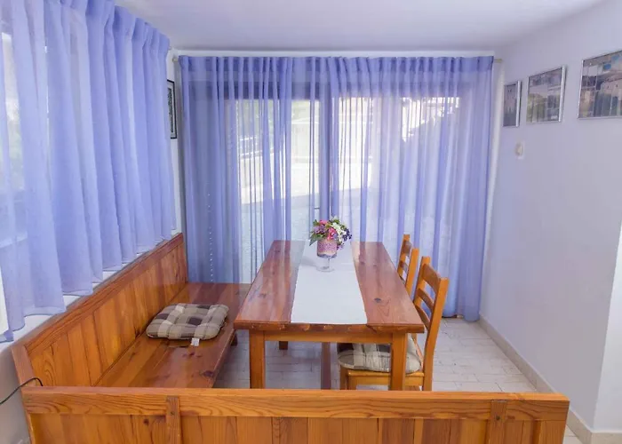 In Okrug Gornji 6132