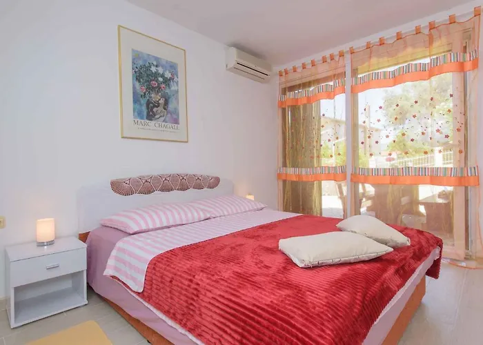 Appartement In Okrug Gornji 6132