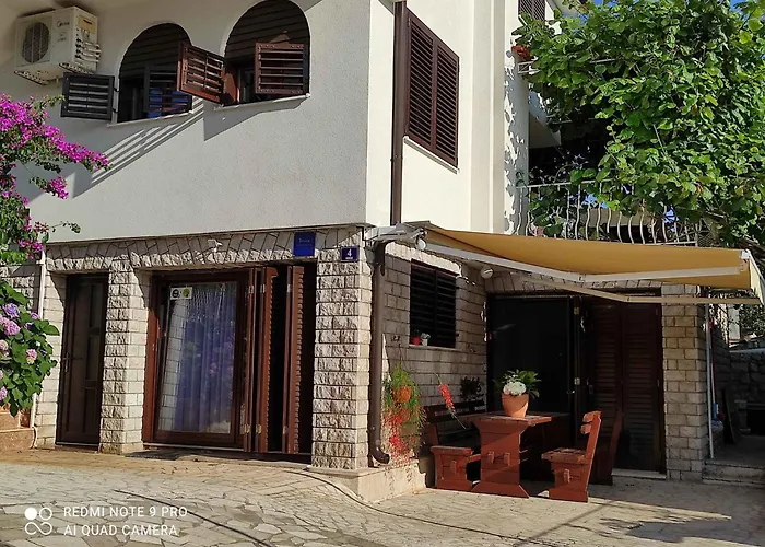 Apartament In Okrug Gornji 6132 *