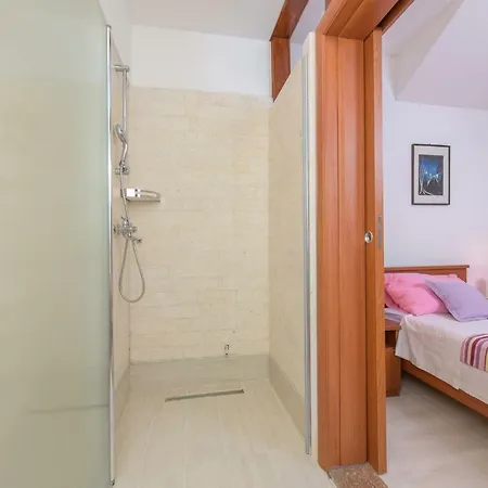 In Okrug Gornji 6132